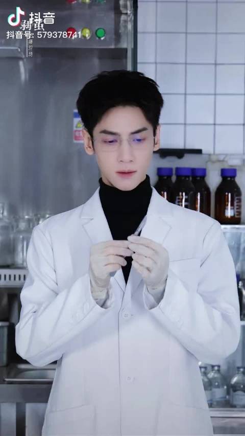 罗云熙新剧《剥茧》悬疑氛围拉满，演技逻辑双在线