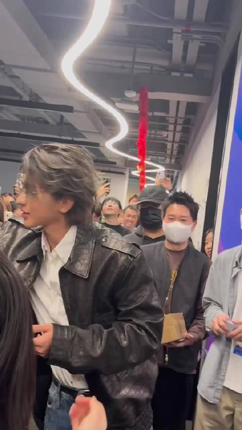 蔡徐坤扫楼，状态如何？