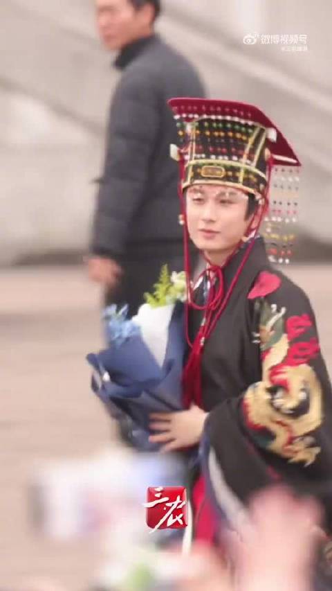 成毅新剧两京十五日杀青现场动情落泪