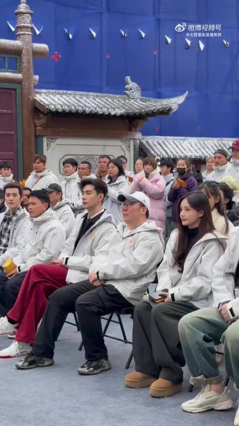 《金枝》的开机现场，李一桐和陈星旭同框，两个人状态看起来怎么样？