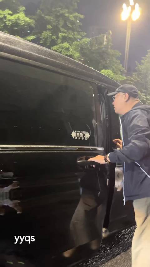 我真的每次看这个视频都很想笑从gs车换到自家保时捷上
