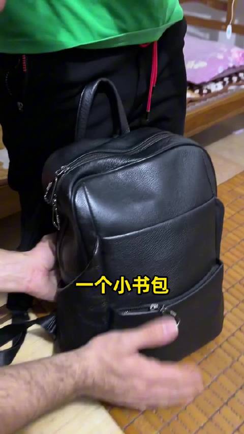 外国小哥邀出租车司机同游哈尔滨，12年未坐飞机司机圆梦