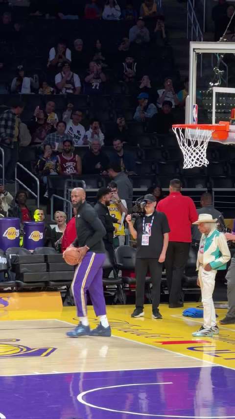 詹姆斯现在越来越抽象了