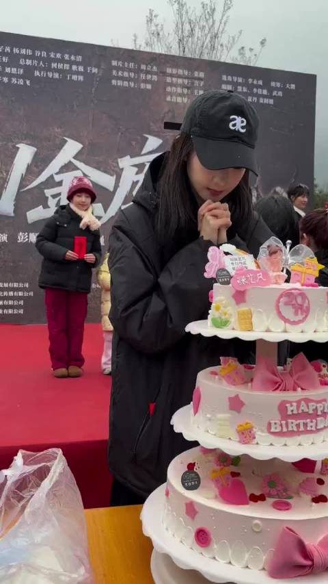 生日当天开机的艺凡！拍摄一切顺利呀