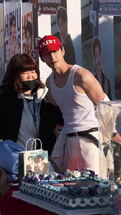 何与居家白背心随拍，内容非AI生成