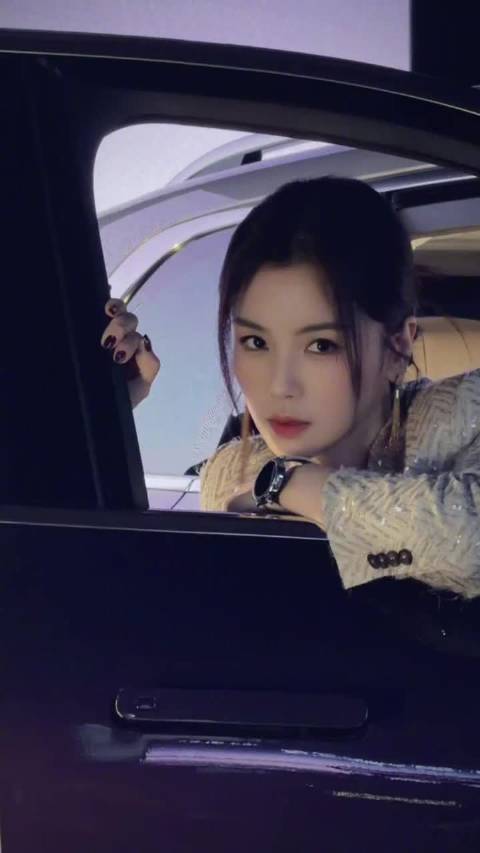 刘涛老钱风造型获赞妈咪级别