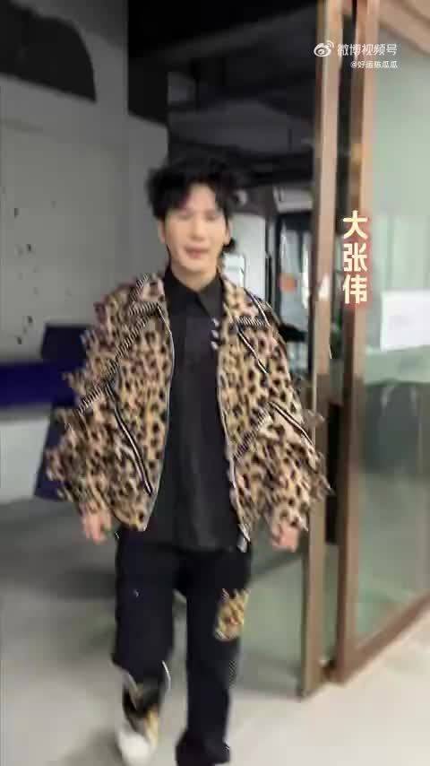 优酷新综《不好笑就露宿街头》大张伟领衔喜剧天团