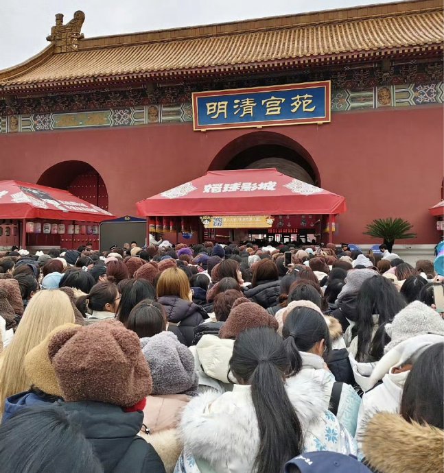 成毅的新剧《两京十五日》杀青现场到底有多热闹？