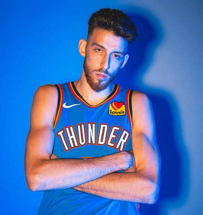 霍姆格伦与艾顿的内线对决，谁最终占据了上风？