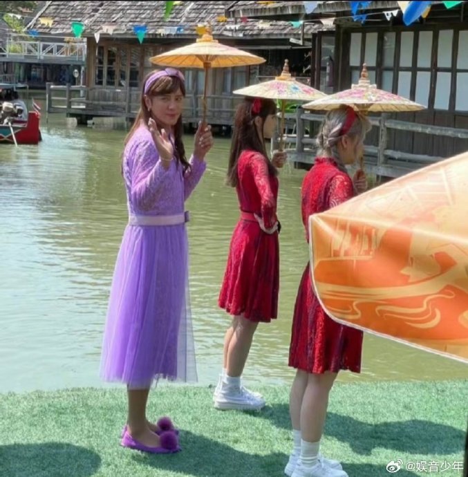 当前娱乐圈的复出事件中，公众对于男性和女性艺人的道德标准是否存在双重标准？