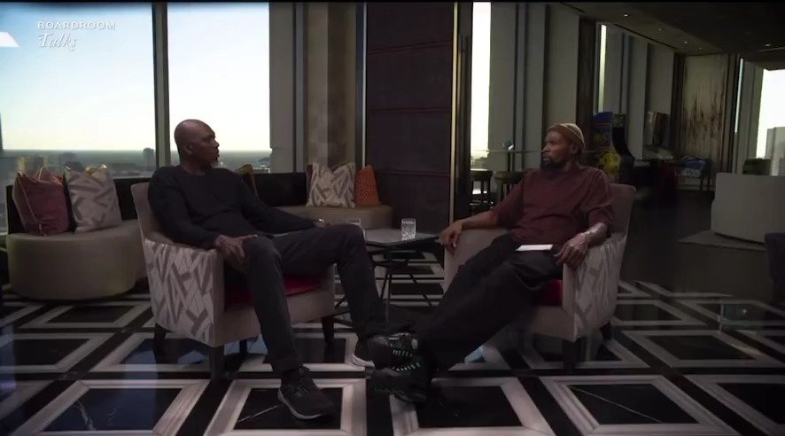 杜兰特在《Boardroom》节目中对话火箭传奇奥拉朱旺