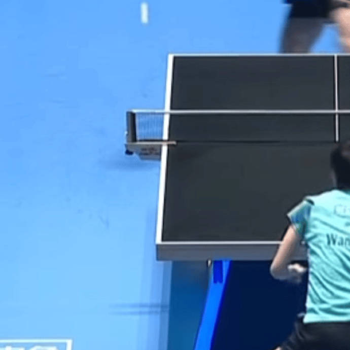 王曼昱亚洲杯两度遭遇擦边球判罚，舆论反应迥异