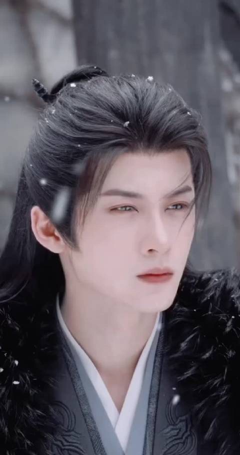 檀健次《何不同舟渡》雪景路透曝光，黑色披风清冷贵气