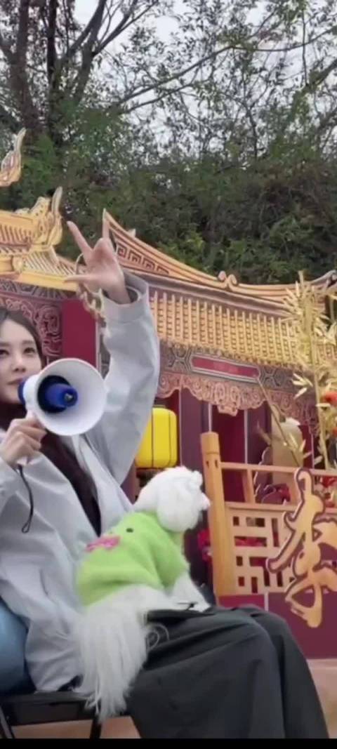 李一桐新年求称李总，称女人的背后永远是自己