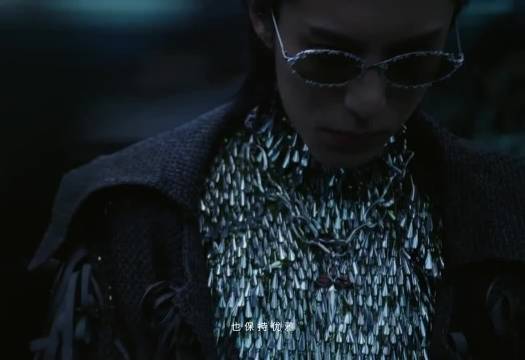 王鹤棣新歌《优雅》发布，以风雨为舞台演绎自由