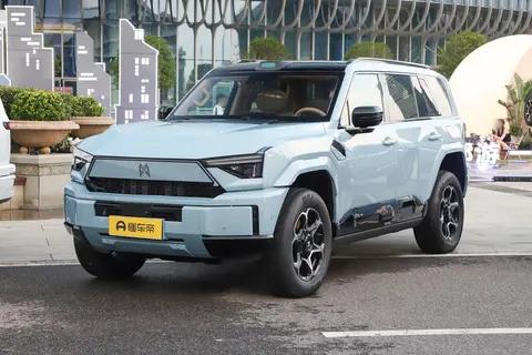 硬派越野的新能源新物种，开着爽，坐着也舒服，试驾猛士M817