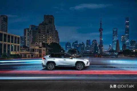 同样开 8 年新能源车比燃油车省 13 万?2025 最新成本账,算完不纠结