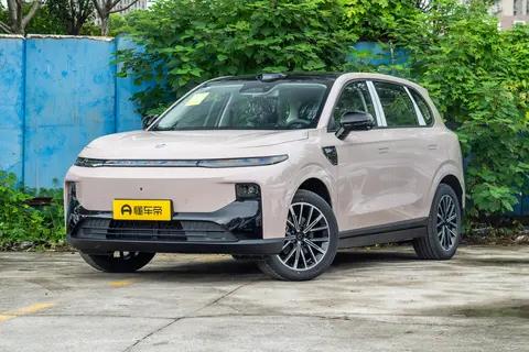 适合年轻人的第一辆车，零跑B10初体验：解决城市用车难题