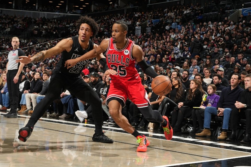 河村勇辉被弃用！公牛惜败篮网吞4连败 西蒙斯23分加盟新高