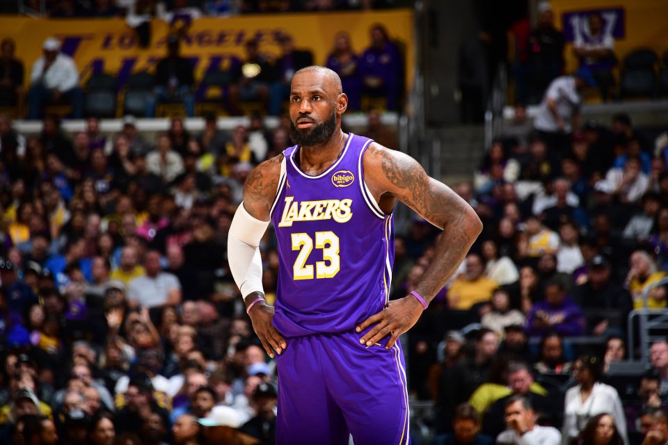 湖人憾负雷霆3连胜终结!詹姆斯空砍22+6+10 杰伦威突然复出砍23分