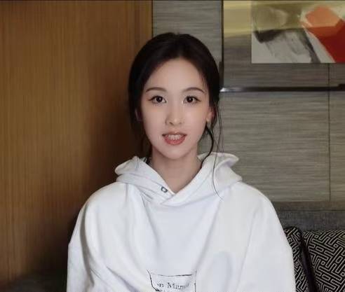 陈都灵出道十周年发视频回信粉丝,双向奔赴未来可期