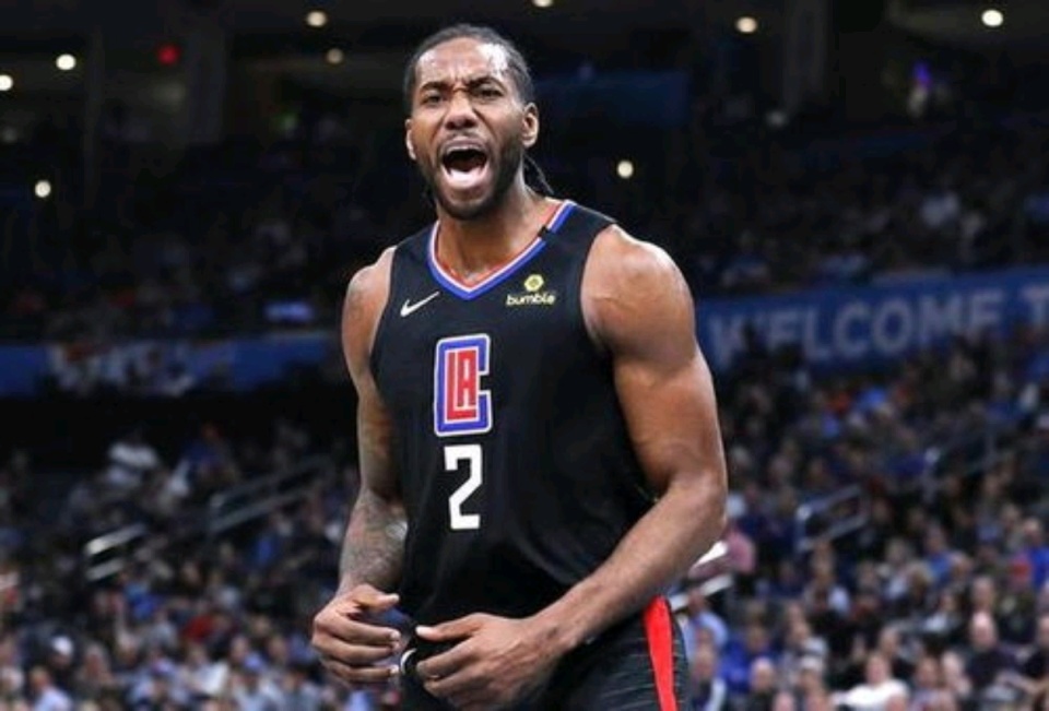 名记曝快船失去哈登+祖巴茨后，多支球队曾追求伦纳德，但遭到快船拒绝