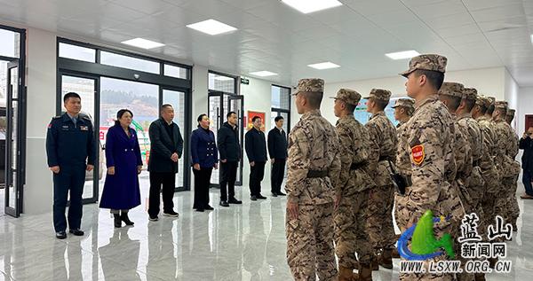 蓝山：邓群率队走访慰问坚守岗位的驻蓝部队官兵、公安民警、消防救援队伍