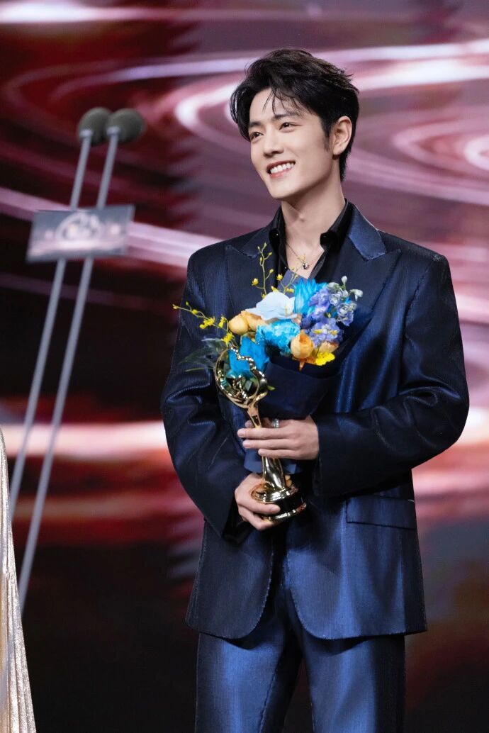 肖战双项荣誉加冕微博之夜