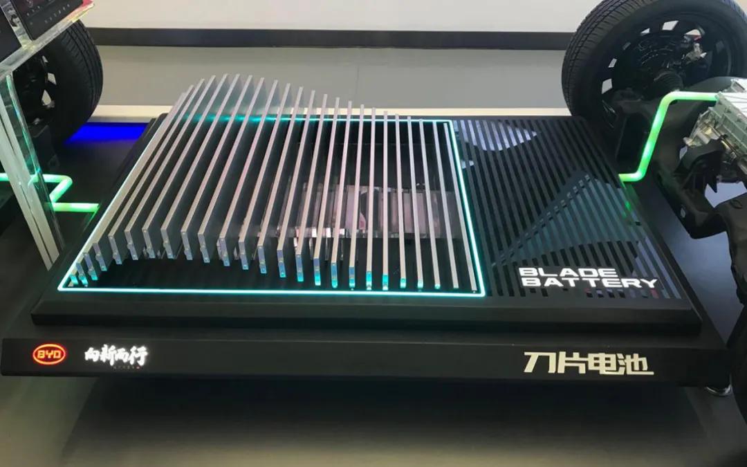 第138篇,磷酸铁锂、三元锂电池详细对比,一篇介绍清楚。