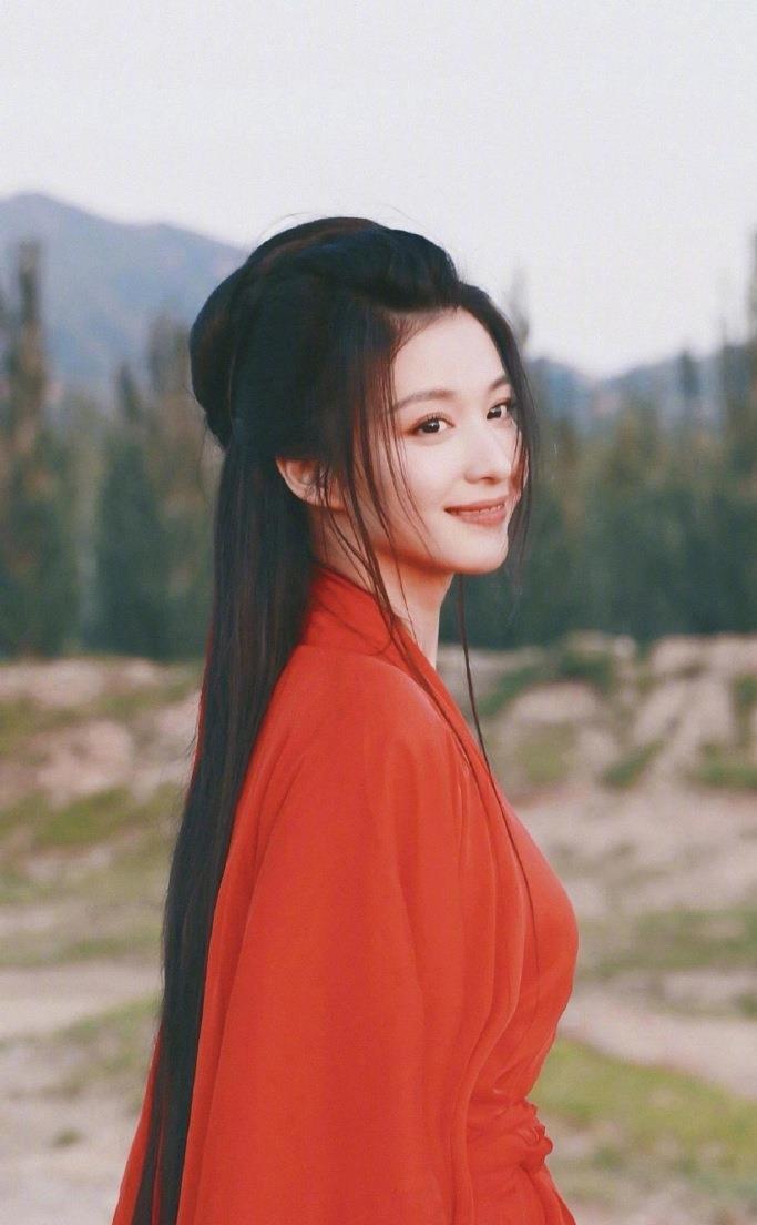 王楚然红衣狐耳模仿妲己,网友:这是会写Excel的妖妃吧