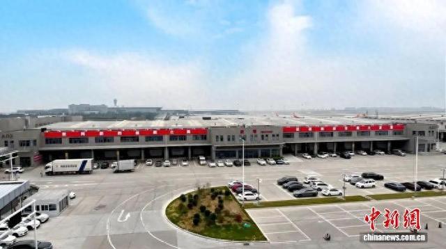 西安咸阳国际机场进境冰鲜水产品指定监管场地正式获批。西咸新区空港新城供图