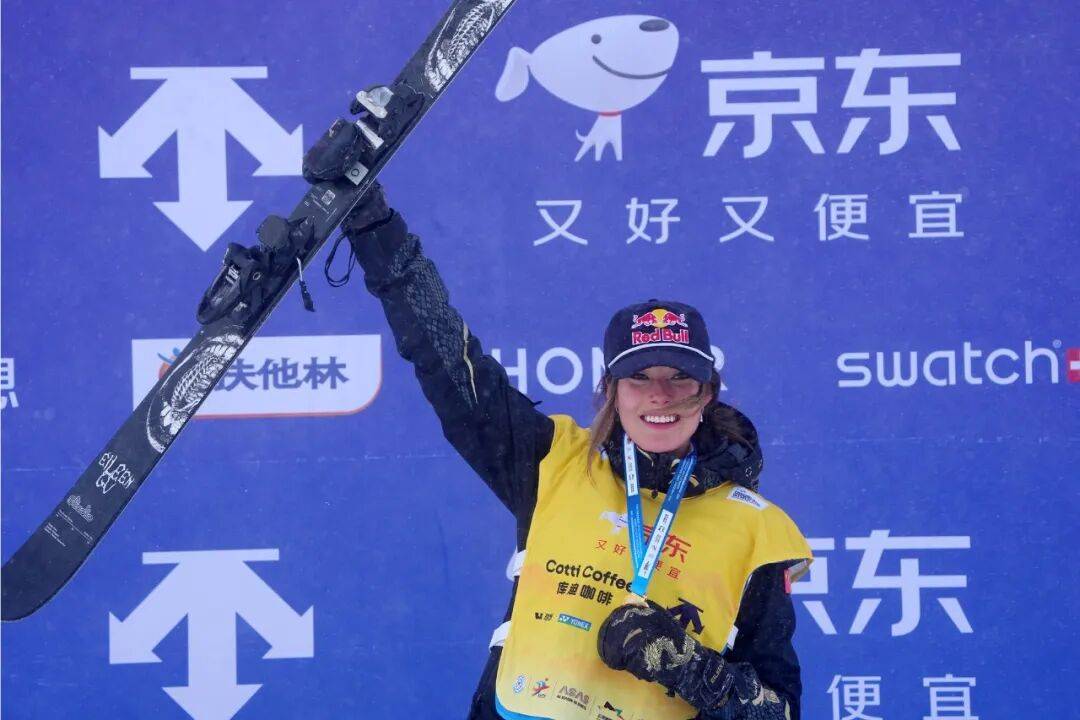 谷爱凌:我不想当大家的偶像,更想当大家的朋友_米兰_滑雪_动作