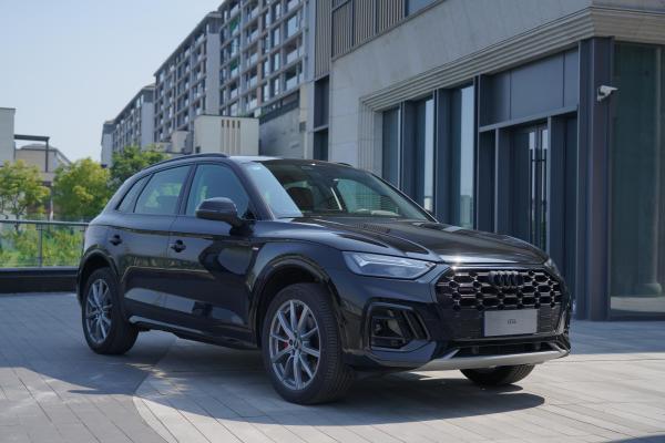 全景天窗+真皮座舱 奥迪Q5L定义豪华SUV舒适新标准