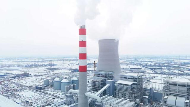 高塔近景航拍。中国能建建筑集团团委供图