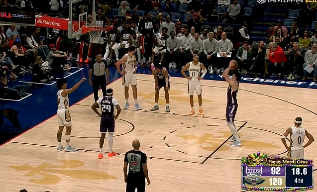 雷诺站上罚球线两罚全中，砍下生涯首次20分20篮板