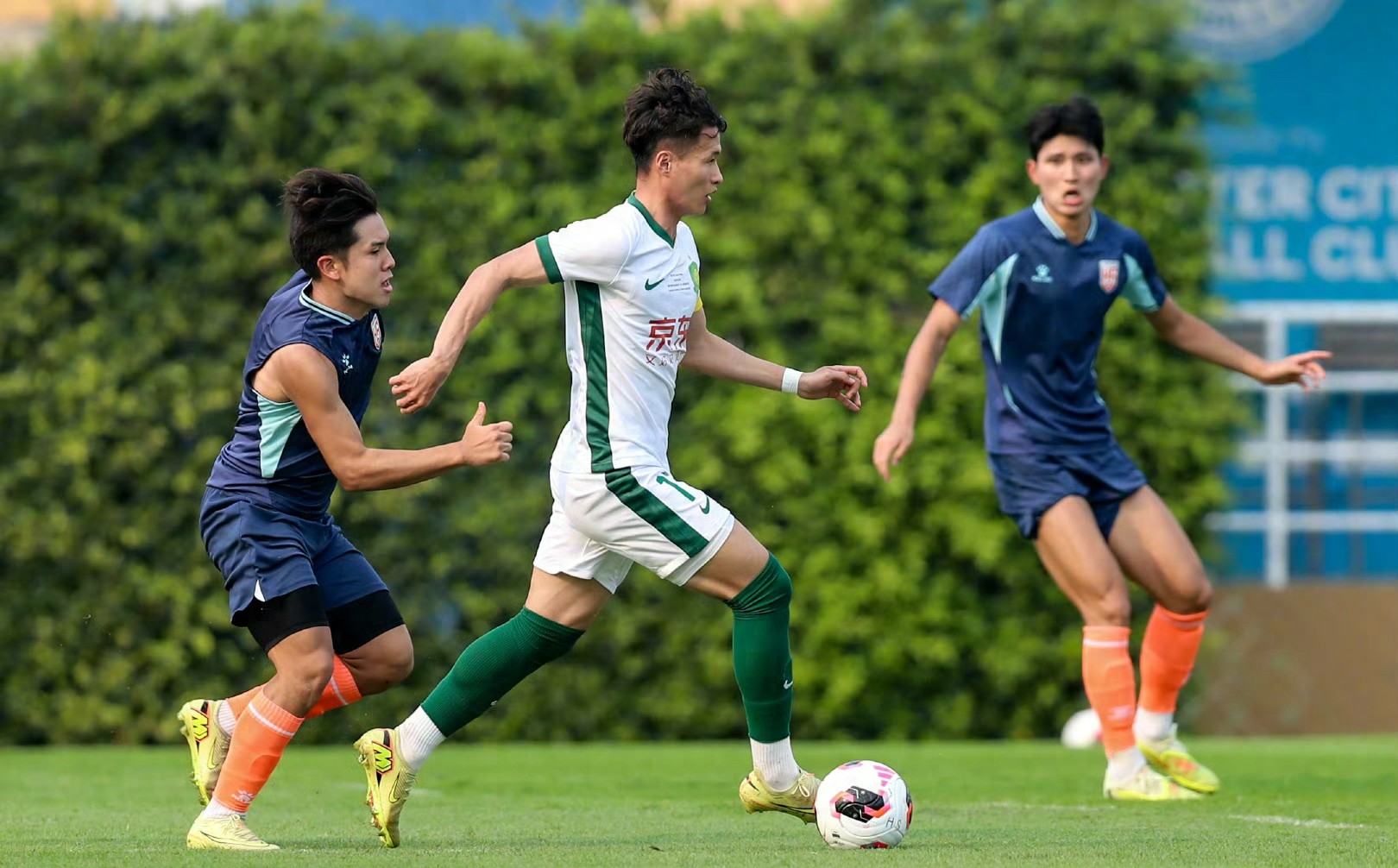 3-2，国安热身赛小胜深圳，林良铭连场进球 受新帅重用 何宇鹏伤退