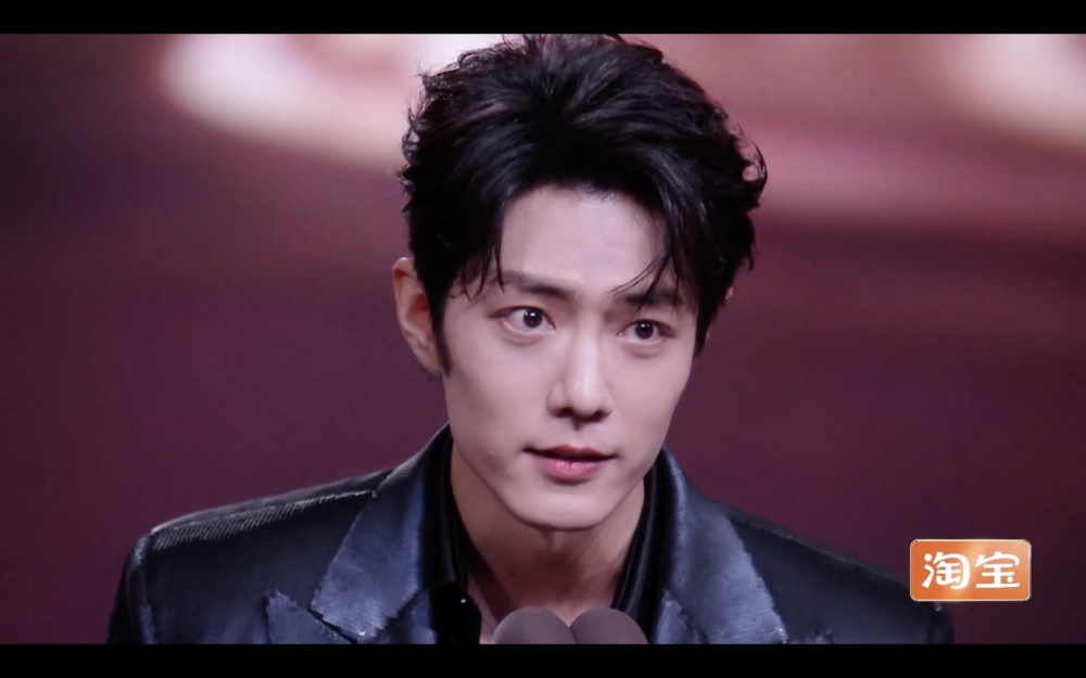 肖战、杨幂分获2025微博KING、微博QUEEN