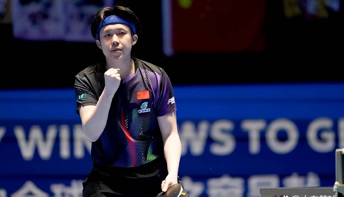 国乒双冠加冕!王楚钦4-2力克张本智和成功卫冕　王皓场边为世界第一喝彩_选手_亚洲_关键分