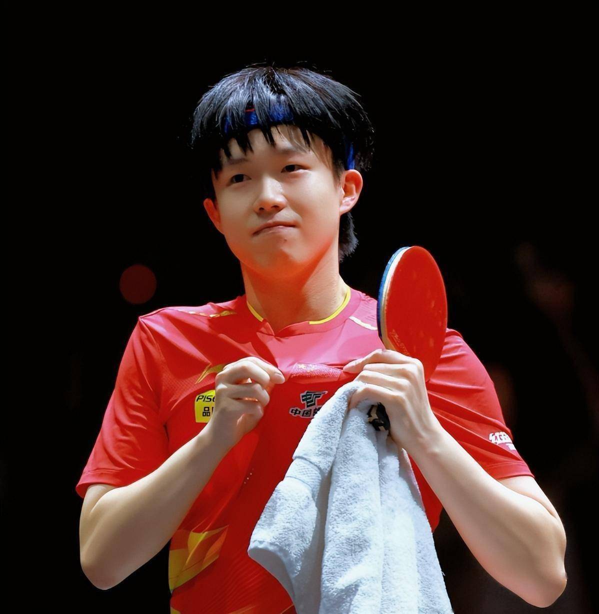 王皓“变脸”上热搜,国乒教练也藏不住了?