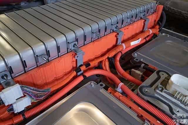 新能源汽车动力之争:磷酸铁锂VS三元锂,各有什么优缺点?