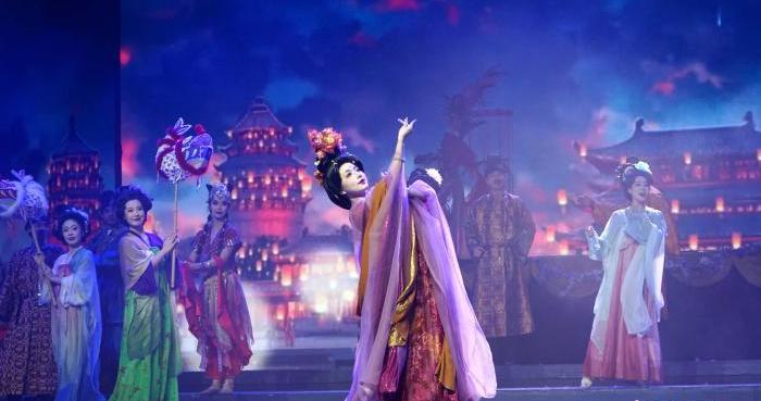 一袭华服映长安 西安上演唯美汉服秀