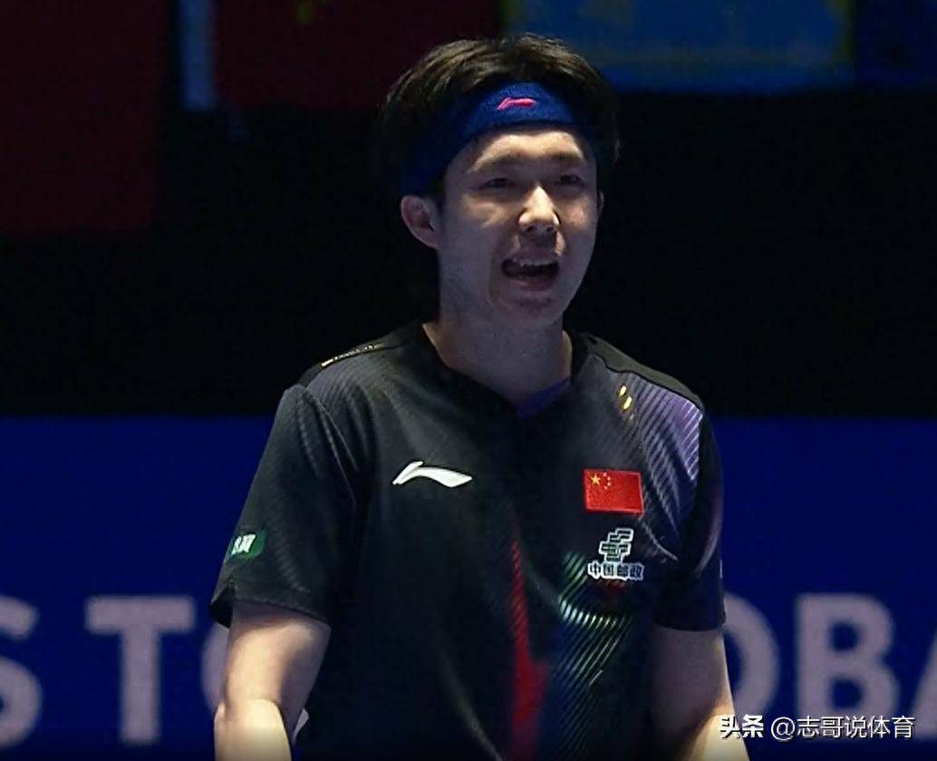 升国旗奏国歌!悲喜两重天:王楚钦4-2夺冠笑了,张本智和很落寞_国乒_球员_决赛