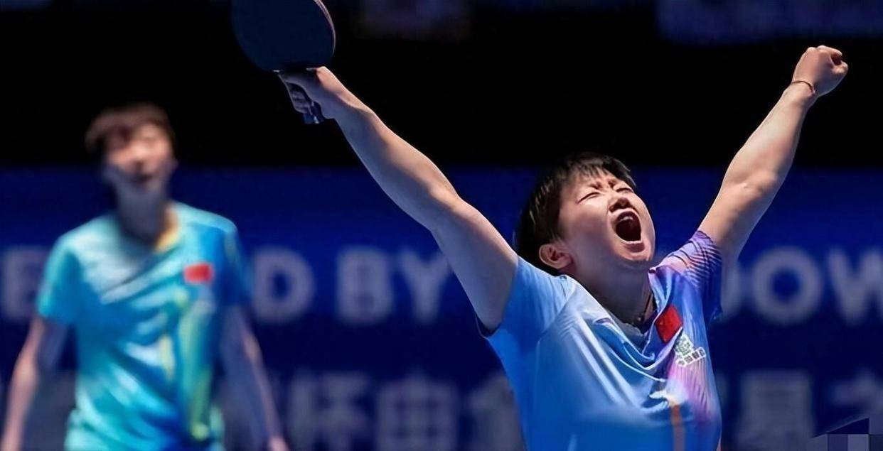 夺冠不到24小时,孙颖莎大合影的举动引发热议,原来是我们误会了_王曼昱_比赛_位置