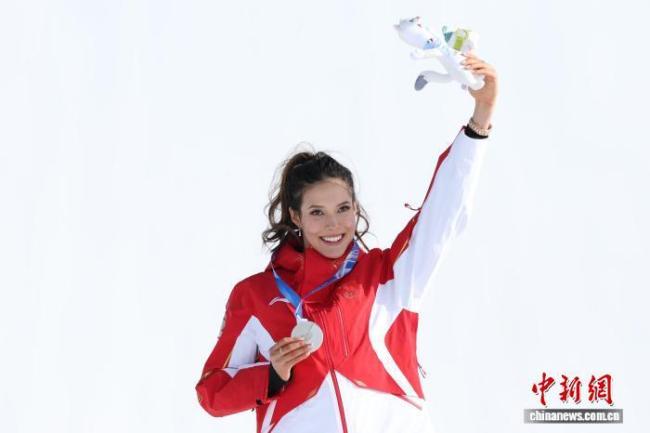谷爱凌夺得女子坡面障碍技巧银牌 中国首枚银牌诞生