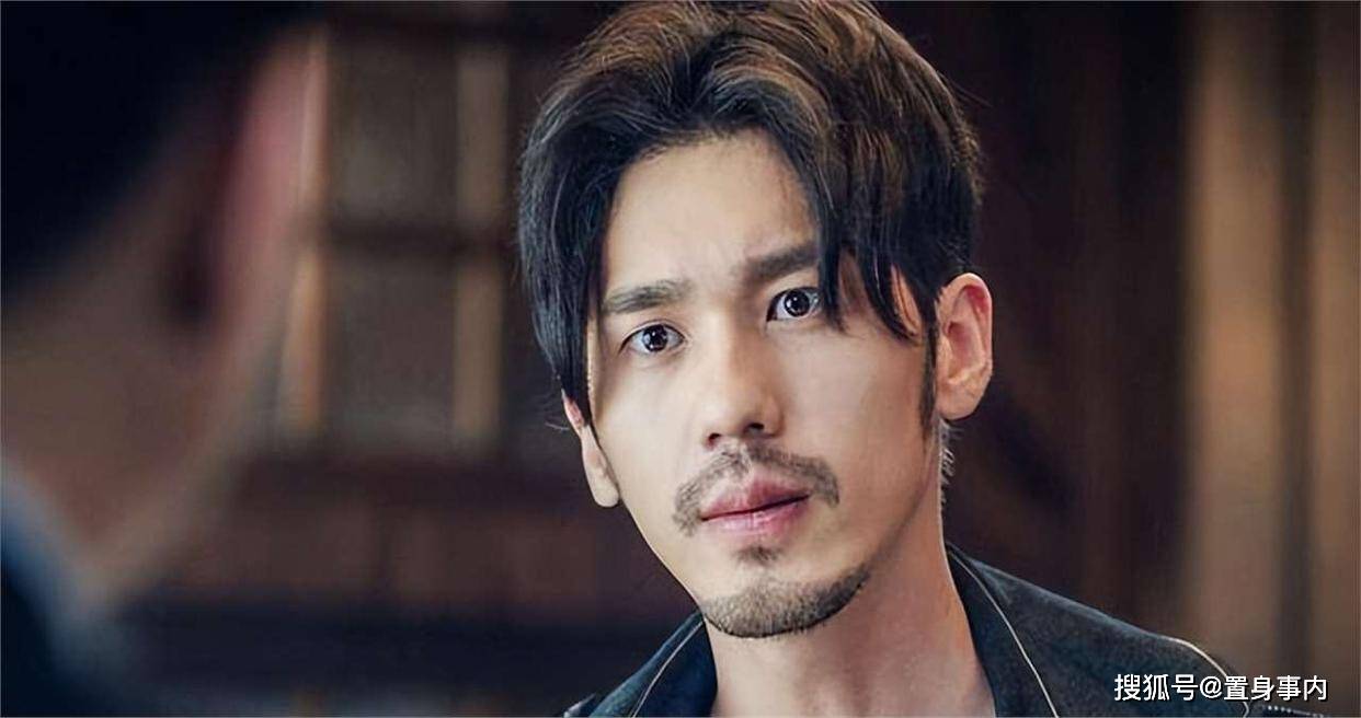 父亲亿万身家，母亲是著名演员，他却跑龙套14年，如今终成实力派