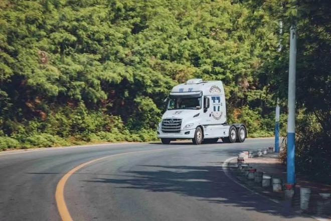 重卡+房车＝？“旅行家”给你答案