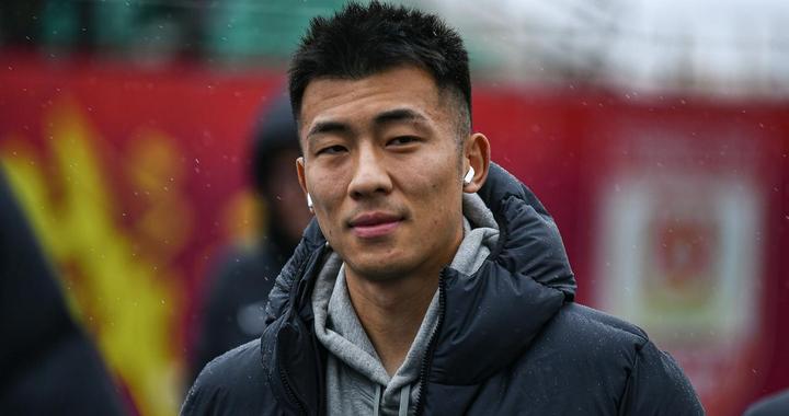 又受伤了！北京国安再次官宣何宇鹏骨折，受伤位置和去年一模一样