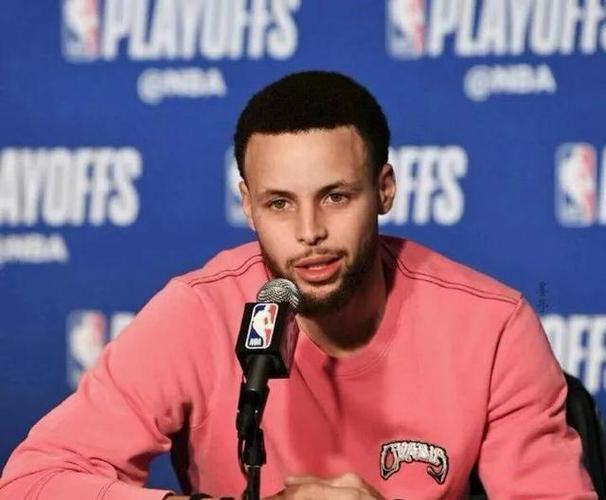 库里评历史最佳阵容，网友：能82胜0负，保底五连冠