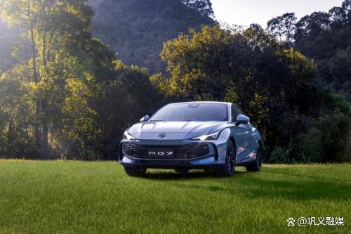 不止性价比,更是价值标杆!2026款MG7上市定义15万级轿跑新高度