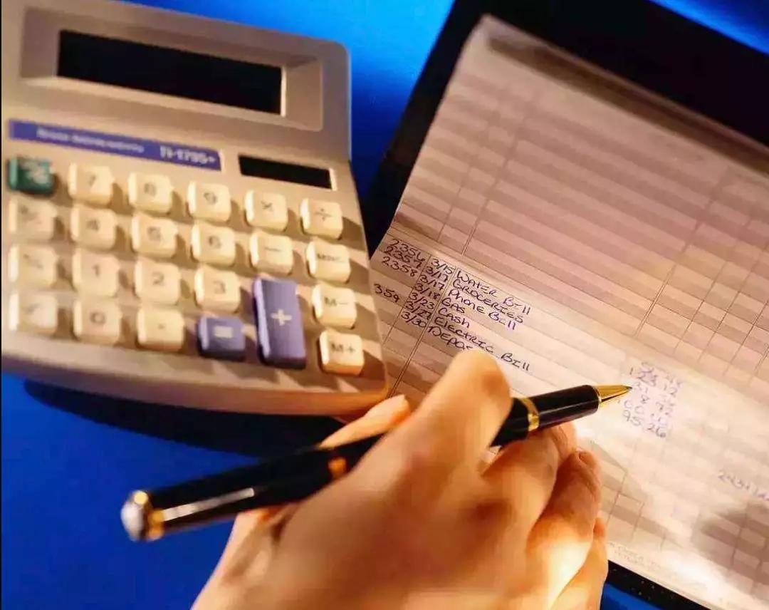 教育、医疗、养老“三座大山”压顶，普通家庭的钱究竟该怎么花？